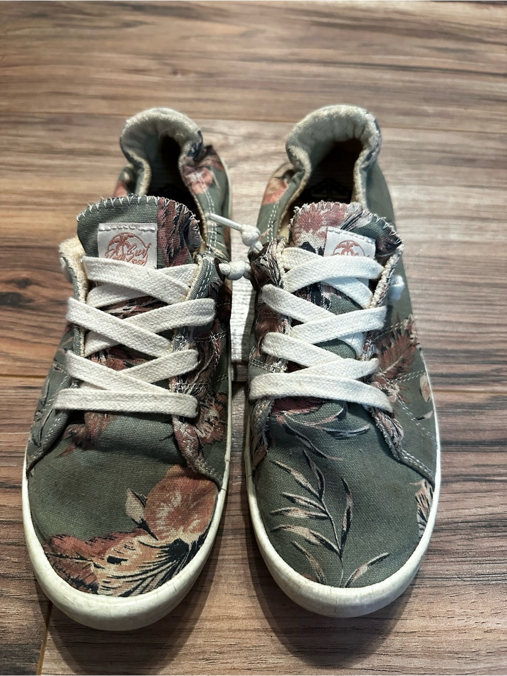 Roxy Floral Canvas Low-Top Sneakers - Olive Green with Pink Accents size 8.5